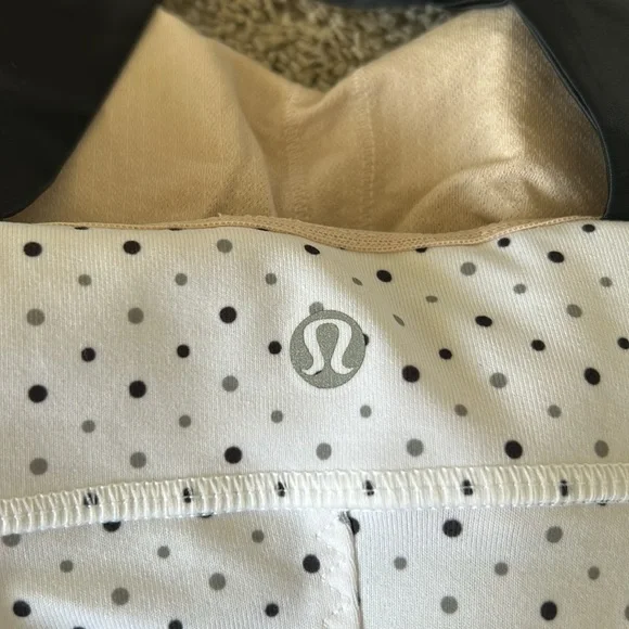 Lululemon built in bra Tank *Rare design - Picture 6 of 8